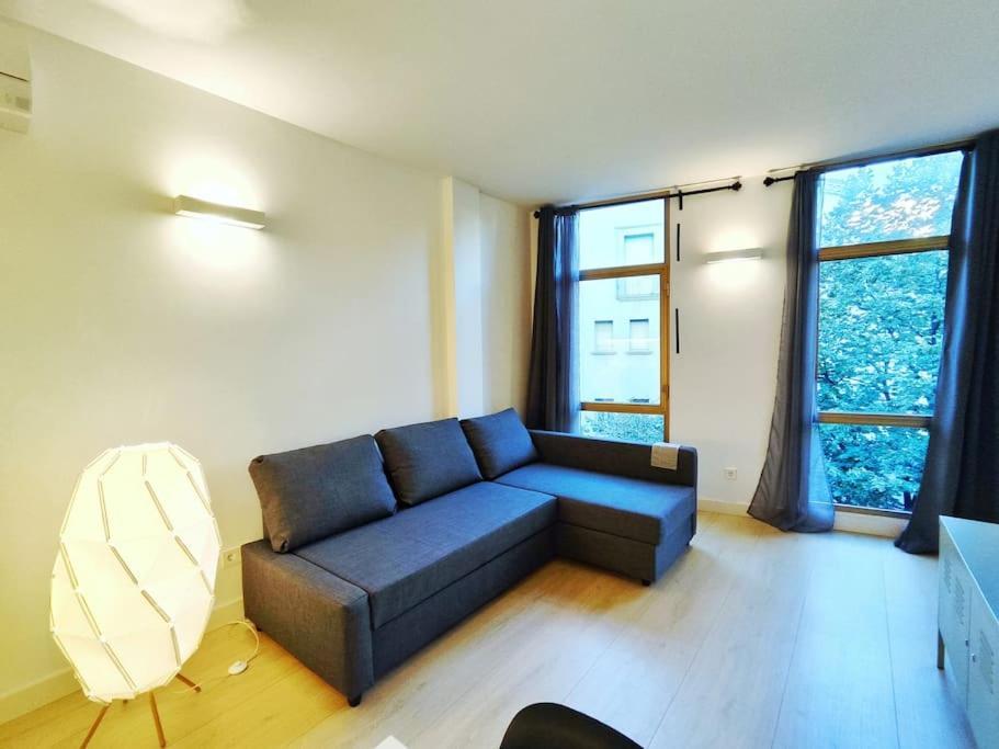 Moderno Apartamento En Terrassa Centro Екстериор снимка