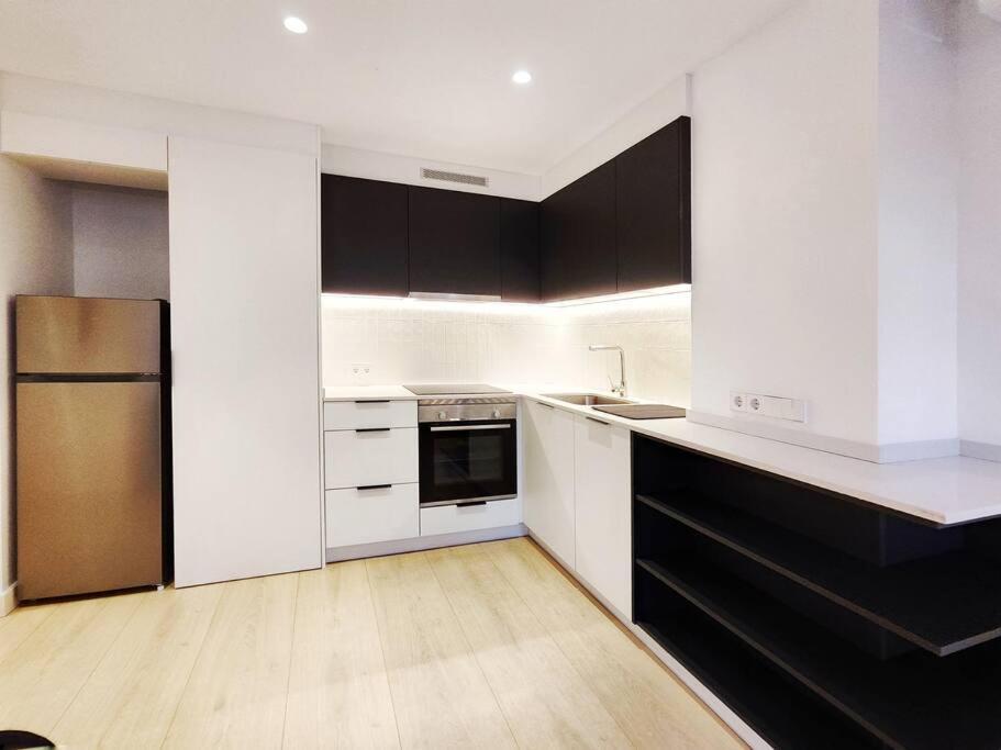 Moderno Apartamento En Terrassa Centro Екстериор снимка