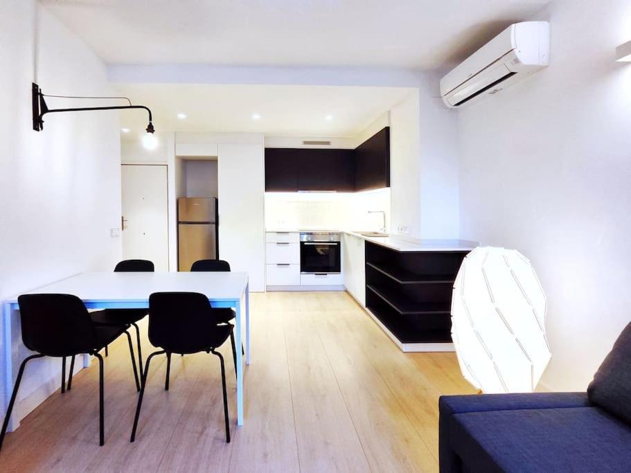 Moderno Apartamento En Terrassa Centro Екстериор снимка