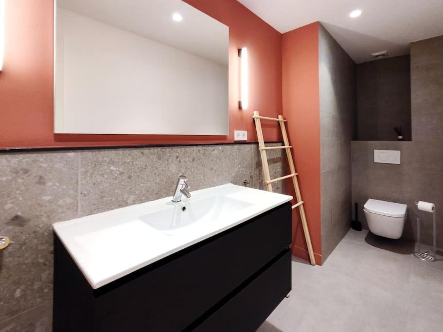 Moderno Apartamento En Terrassa Centro Екстериор снимка